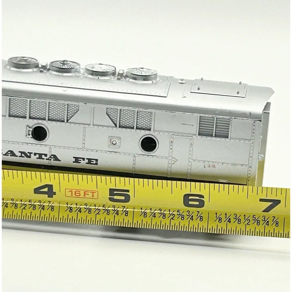 Model Power HO Scale Santa Fe Diesel Locomotive Engine Untested Read: SEE PHOTOS